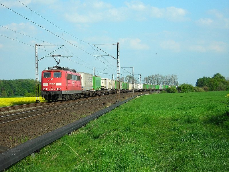 151 087 mit einem  Hangartner  kurz vor Holtensen/Linderte