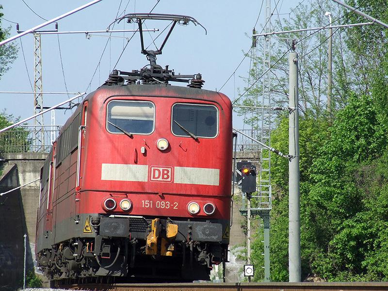 151 093-2 und 151 104 am 12.05.06 in Frankfurt (Oder).