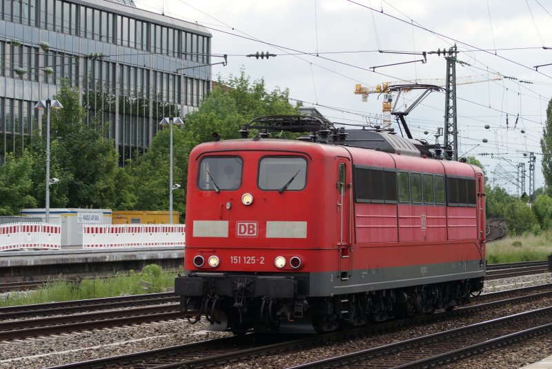 151 125-2 als Lz in Mnchen am Heimeranplatz am 30.05.09