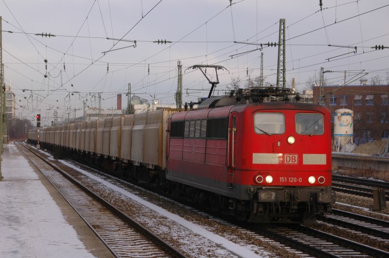 151 126 am 23.01.09 und am Heimeranplatz mit Bananen frs Volk
