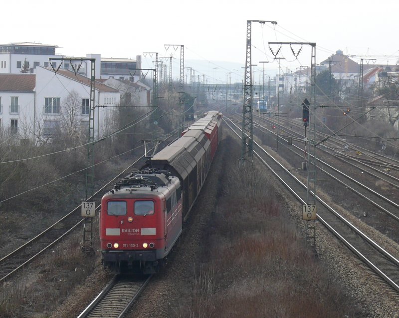 151 130-2 mit einem kurzen Gterzug kurz nach Regensburg Hbf, 14.03.2009 (Bahnbilder-Treffen Regensburg)

