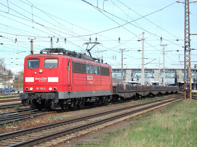 151 130 ist am 09.04.2008 mit einem
G�terzug in Wels durchgefahren.