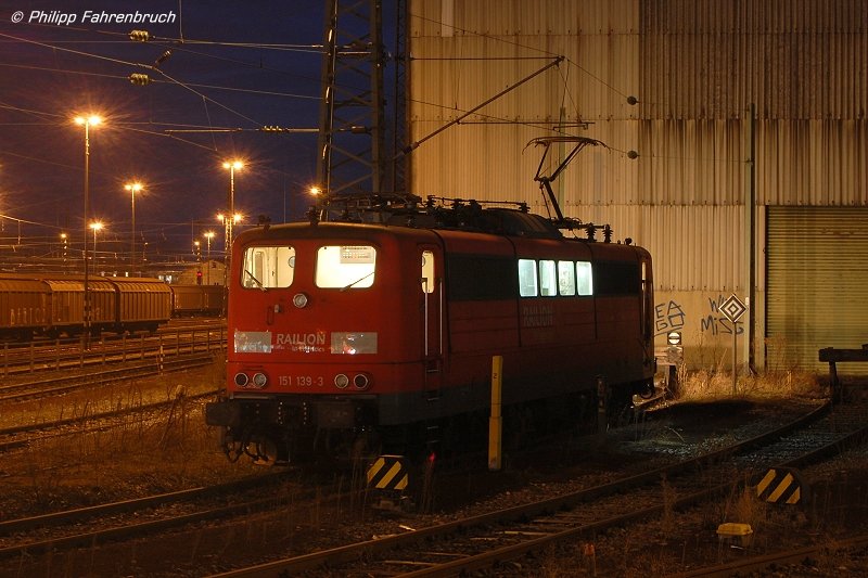 151 139-3 stand am Abend des 13.12.07 vor dem ehem. BW in Aalen. Sie bernahm spter FZT 56080 nach Stuttgart-Hafen.
