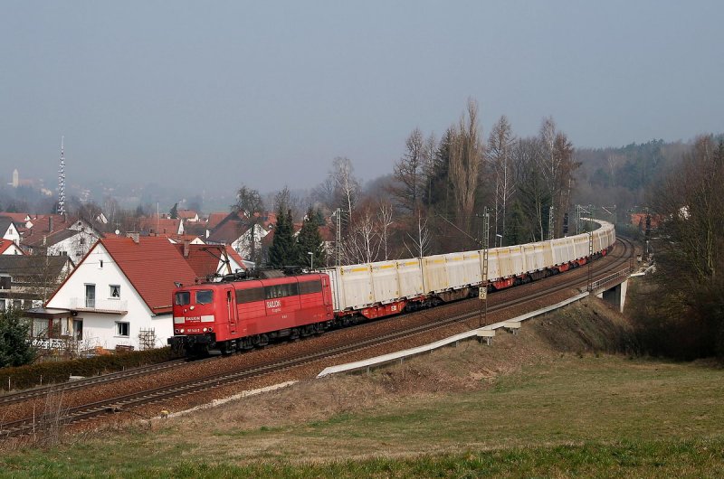 151 144 mit einem Gterzug in Reichertshausen (16.03.2007)