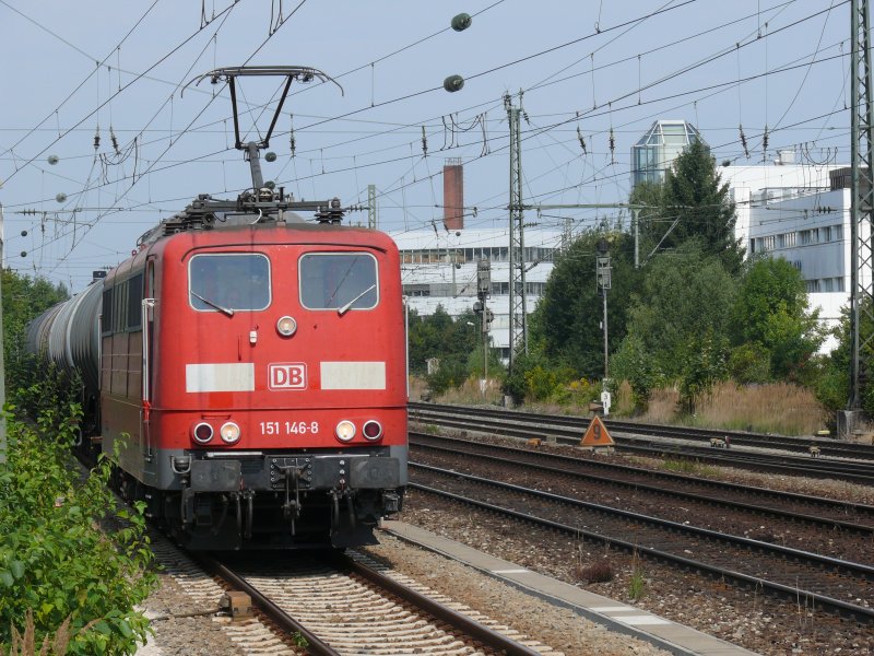 151 146-8 mit einem Umleiter am Heimeranplatz, 21.08.2008