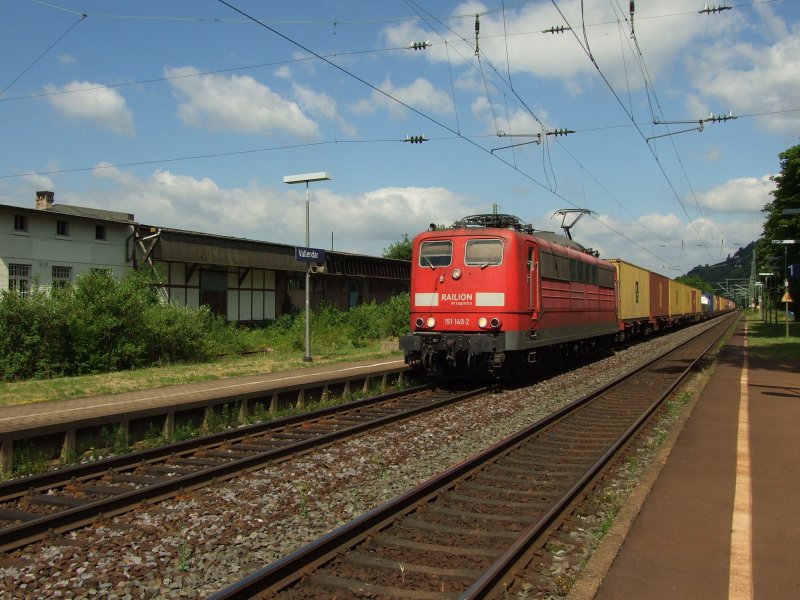 151 149-2 mit einem Containerzug in Vallendar/Rhein.11.6.08