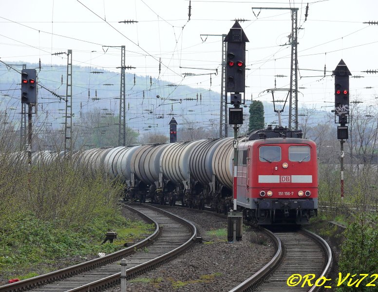 151 156-7 mit Tankwagen-GZ. Witten Hbf. 26.04.2008.