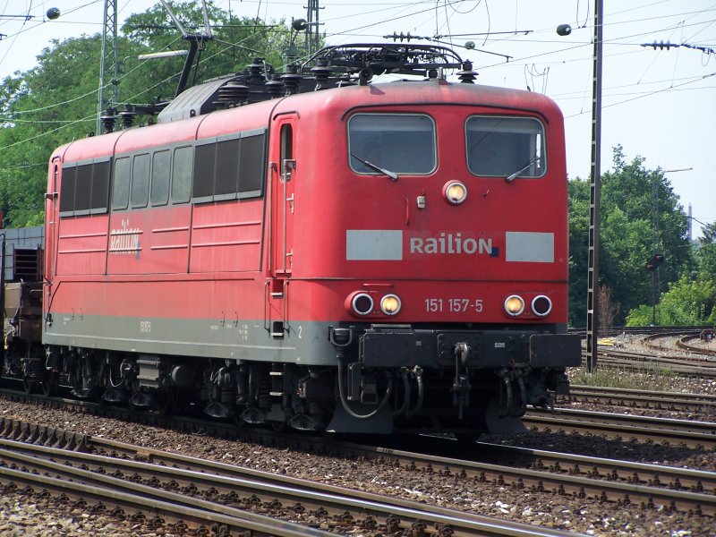 151 157-5 von der Ringbahn kommend bei Einfahrt in Nbg Rbf. (16.07.2005)