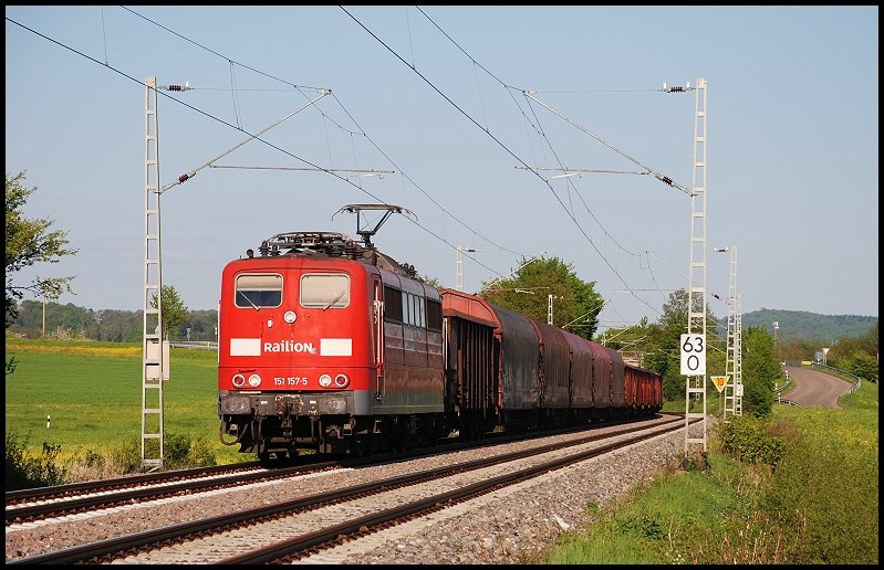 151 157 ist mit dem FZT 56080 unterwegs nach Stuttgart-Hafen. Aufgenommen am 07.05.08 bei Mgglingen.