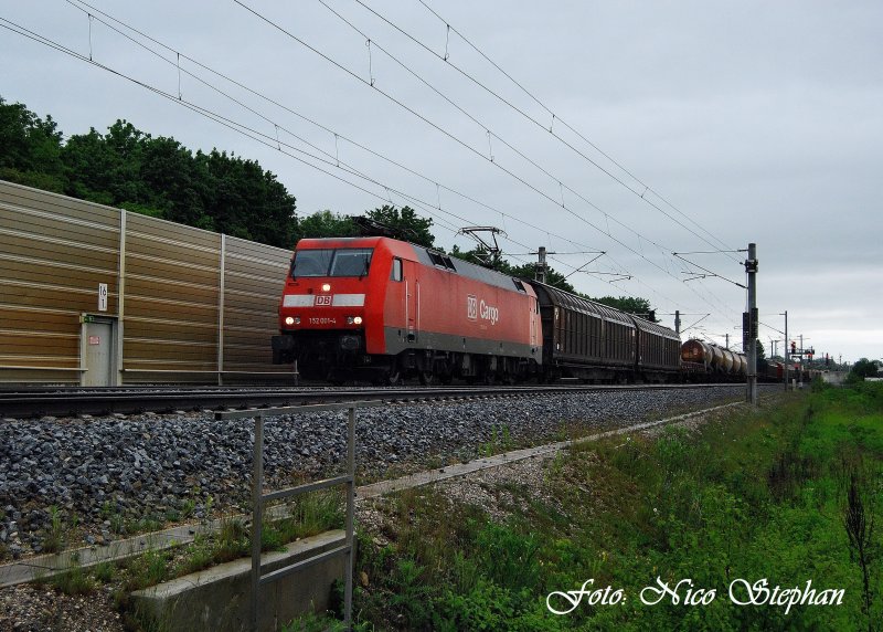 152 001-4 mit einem gemischten Gterzug fr den Rbf. Mnchen-Nord beim Km 16,2 (Bahnbildertreffen 16.05.09)