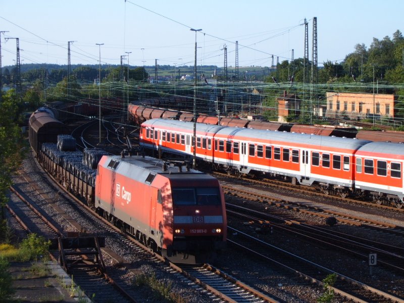 152 003-0 fhrt am 19.06.07 mit einem gemischten Umleiter-Gterzug von der Murrbahn in den Aalener Bahnhof ein - die Reise geht weiter nach Kornwestheim.