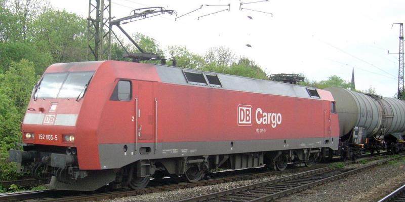 152 005-5 durchfhrt Erfurt Hbf mit einem Kesselwagen-Ganzzug am 07.05.2005