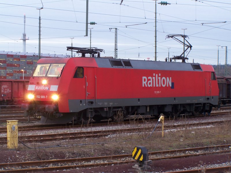 152 009-7 im Bahnhof Aalen. Sie bernahm kurze Zeit spter einen Gterzug von Aalen nach Stuttgart-Hafen. Aufgenommen am 23.Januar 2008.