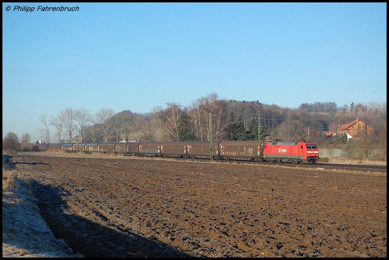 152 011-3 zieht am 08.02.08 FZT 56086 von Stuttgart-Hafen nach Aalen, aufgenommen bei Aalen-Essingen an der Remsbahn (KBS 786).