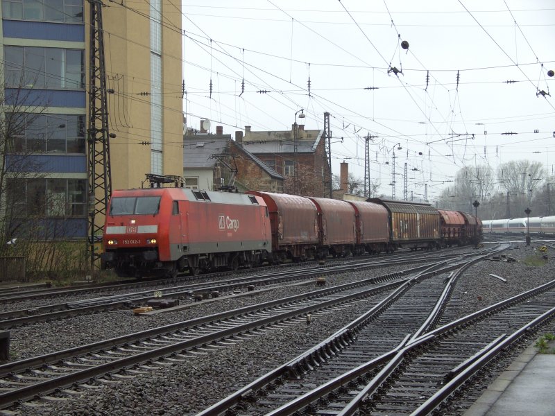 152 012 mit einem G�terzug am 10.04.2008 in F�rth