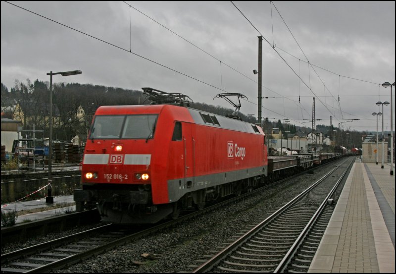 152 016 mit G�terzug Kreuztal - Hagen Vorhalle hier am 01.12.07 in Kreuztal.