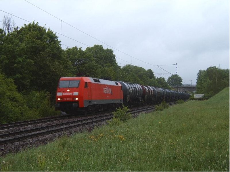 152 022-0 zieht am 09.05.07 einen Umleiter-Kesselwagenzug ber die Remsbahn (KBS 786), hier aufgenommen bei Hofen(b Aalen).