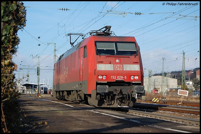 152 029-5 fhrt am 16.11.07 als Lz aus dem Aalener Bahnhof in Richtung Stuttgart.