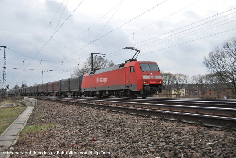 (152 030-3) fhrt mit GZ am 26. Februar 2009 durch Duisburg Neudorf