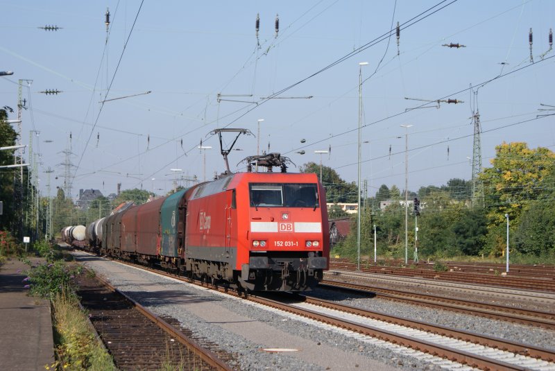 152 031-1 mit gemischtem Gterzug bie der Durchfahrt in Solingen Hbf am 27.09.2008