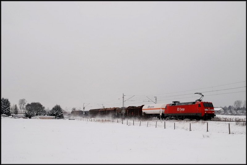 152 034 mit einem Gterzug bei Hattenhofen (24.01.2007)