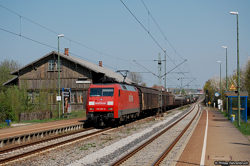152 037 mit einem Murrbahnumleiter am 15.04.09 bei der Durchfahrt der Hst Wasseralfingen, aufgenommen am Km 74,2 der Remsbahn (KBS 786).