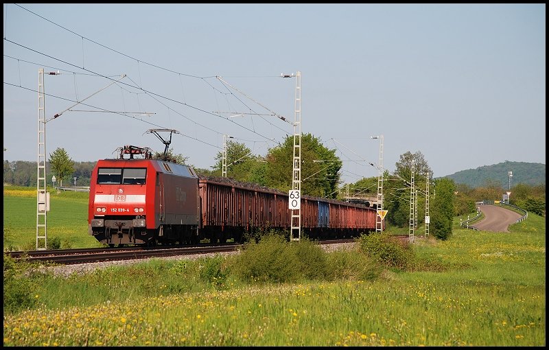 152 039 ist mit einem Kohlezug unterwegs in Richtung Stuttgart-Untertrkheim. Aufgenommen am 07.05.08 bei Mgglingen.
