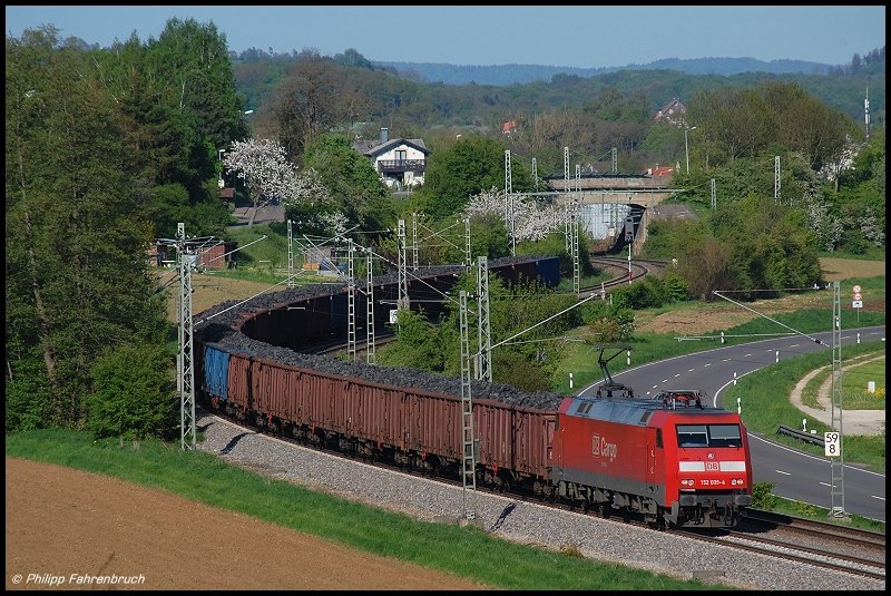 152 039 wurde am 07.05.08 mit einer Kohlezug-Sonderleistung am Km 59,8 der Remsbahn (KBS 786) bei Mgglingen bildlich verewigt.