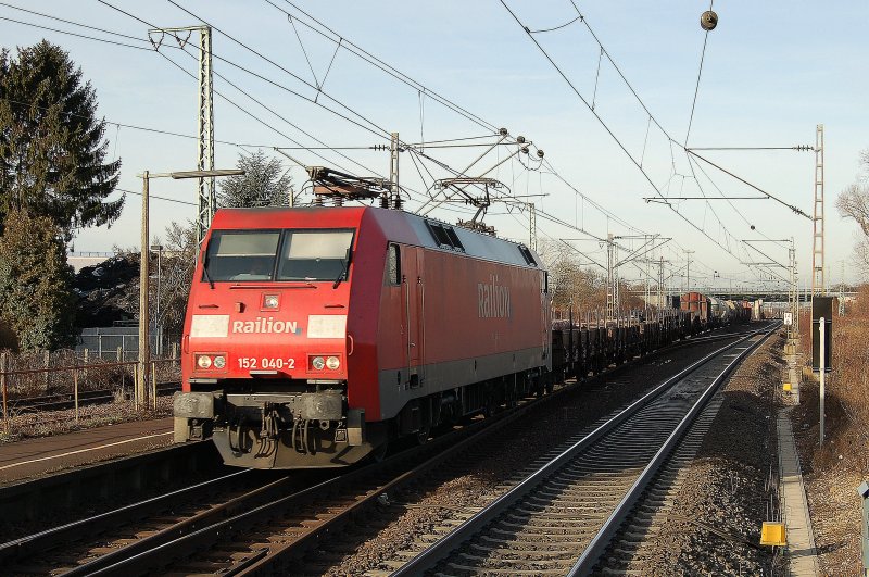 152 040-2 mit Gterzug durchfhrt den Bahnhof Heidelberg-Pfaffengrund/Wieblingen Richtung Heidelberg Hbf. 15.01.2008