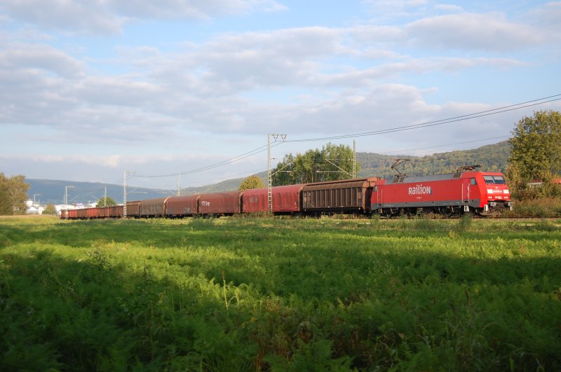 152 050-1 zieht am 12.09.07 den plan. Gterzug von Aalen nach Stuttgart-Hafen, hier in Hhe Aalen-Essingen aufgenommen.