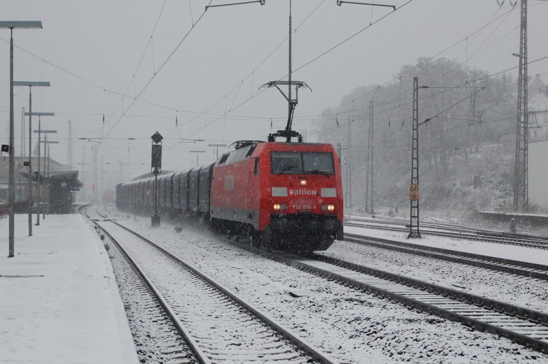 152 050 mit CSQ 60346 Gttingen - Nievenheim am 29.11.2008 in Kreiensen
