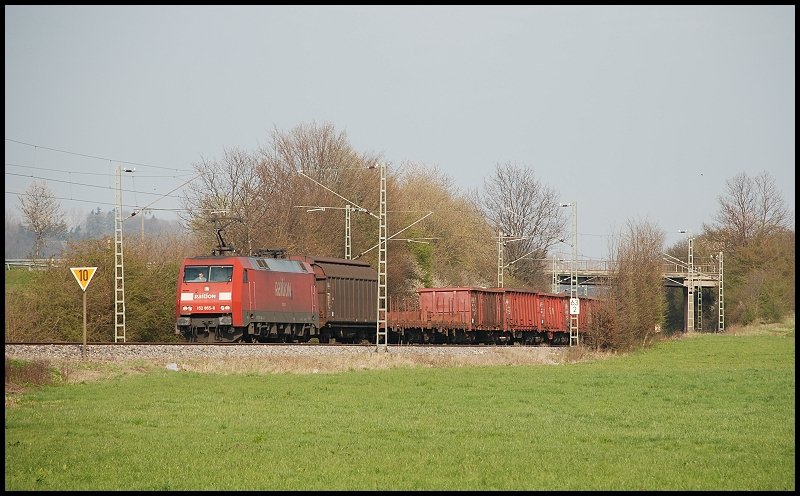 152 055 ist mit dem FZT 56080 unterwegs von Aalen nach Stuttgart-Hafen. Aufgenommen am 18.04.08 bei M�gglingen an der KBS 786.