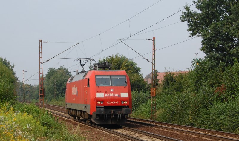 152 056-8 fhrt als Lz von Seelze bei Limmer Richtung Linden Gbf.
10.8.09
