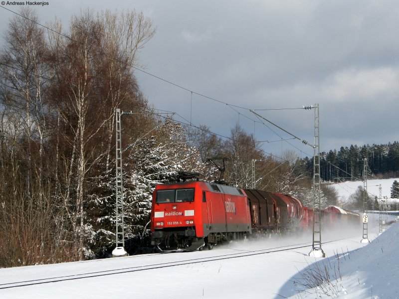 152 058-4 mit dem FZT 55834 (Villingen-Offenburg Gbf)am Shcluss h�ngt 294 138-3 die nach Offenburg zur Wartung geht am km 70,0 13.2.09. Normal ist dies eine 189er Planleistung