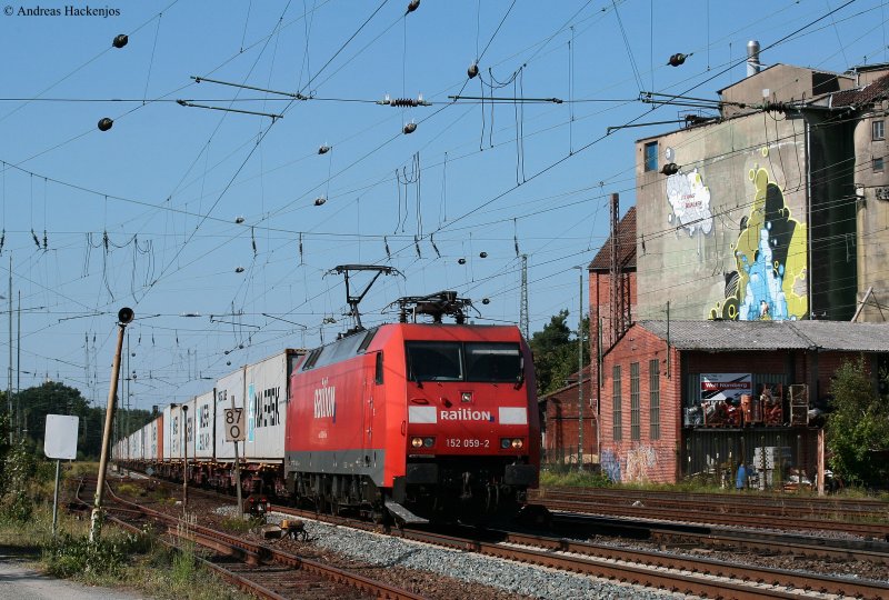 152 059-2 mit einem Containerzug in Verden (Aller) 19.8.09