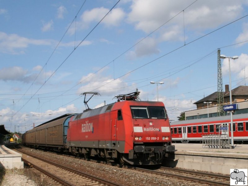 152 059-2 passiert mit einen gemischten Gterzug am 28. Juni2008 den Bahnhof in Lichtenfels.
