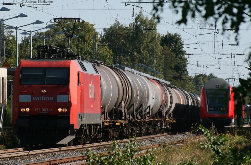 152 063-4 mit einem ler bei der Durchfahrt Verden (aller) 19.8.09