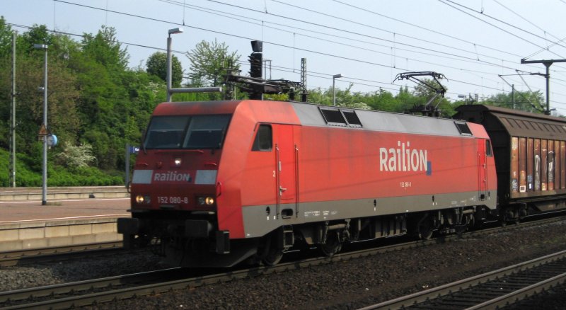 152 080-8 durchfhrt am 1.05.09 mit einem gem. Gz Kassel-Wilhelmshhe Richtung Norden.