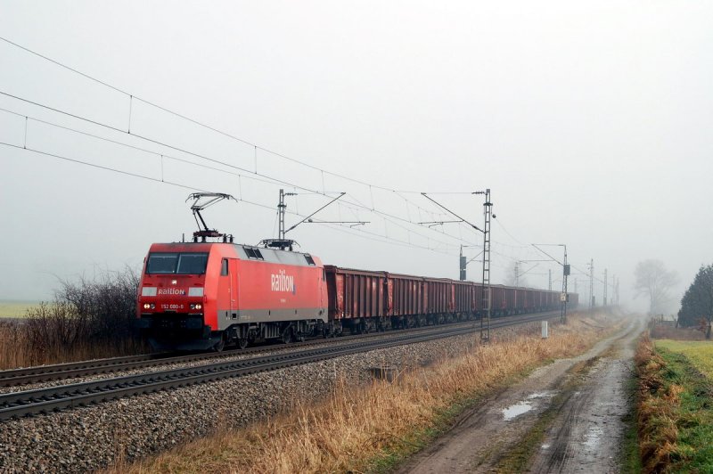 152 080 mit Gterzug bei Hattenhofen (16.01.2007)