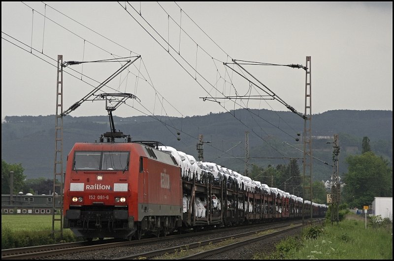 152 081 sieht durch die etwas hher angeordnete Betriebsnummer etwas  anders  aus. Am 15.05.2009 drfte sie vermutlich den CSQ 60058  AUDI-EXPRESS , Ingolstadt-Nord - Emden, bei Hohenlimburg bespannen.