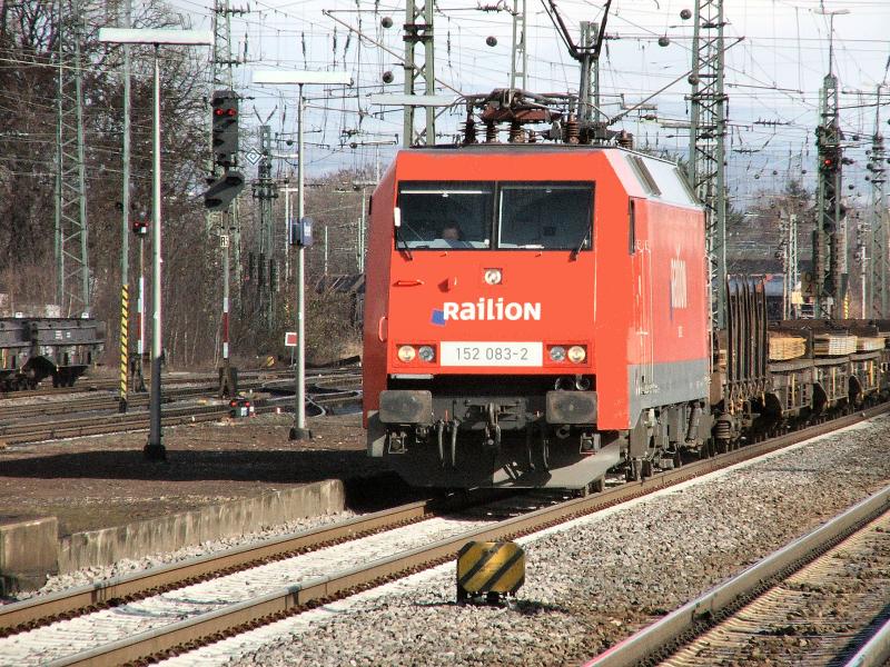 152 083-2 aufgenommen am 12.03.05 im Neuwieder Bahnhof