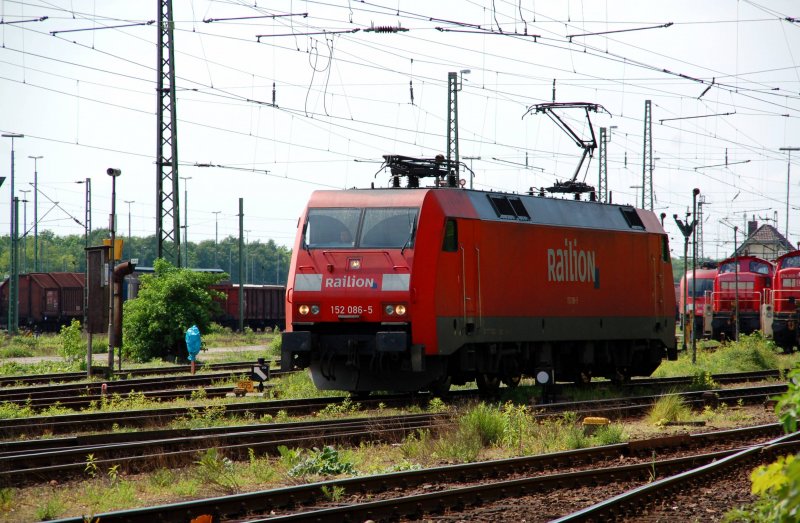 152 086 rangiert am 09.05.09 im Rbf Seelze.