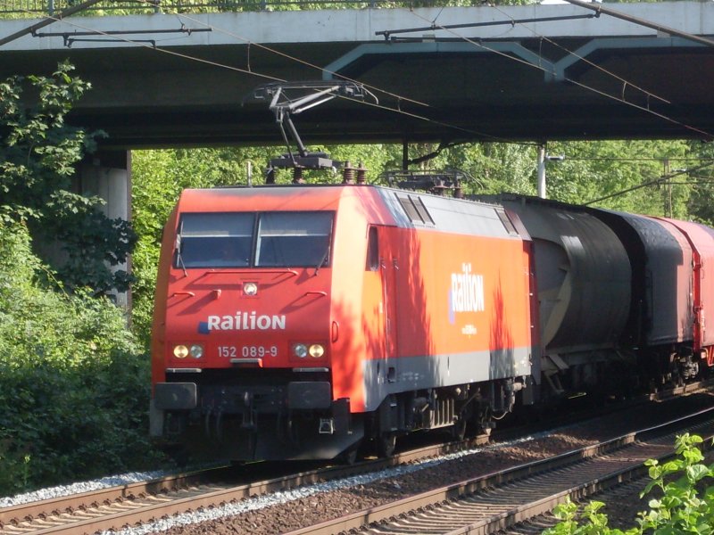 152 089 mit einem Gterzug in Hannover Limmer 