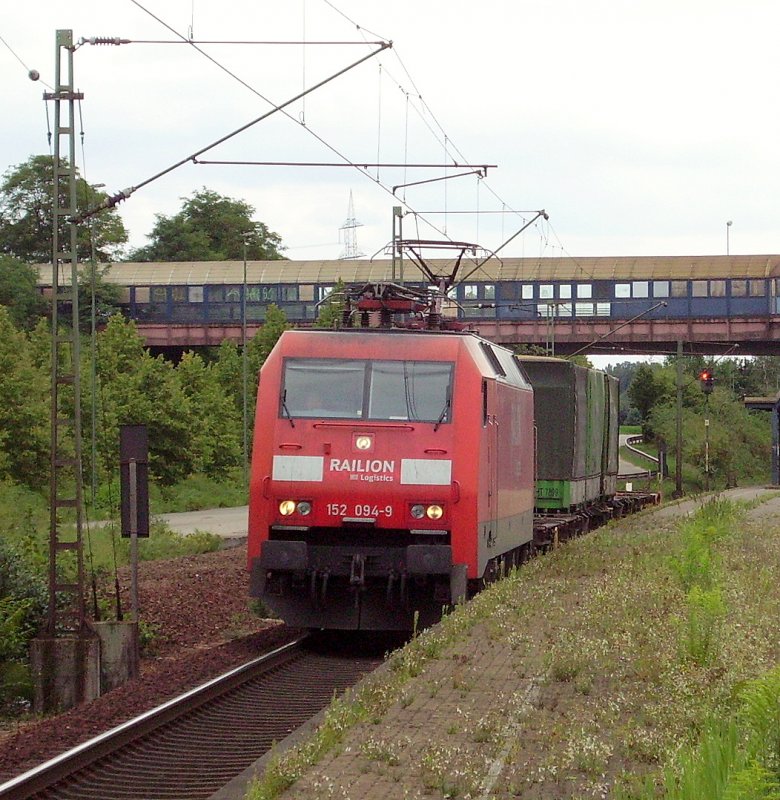 152 094-9 fhrt mit dem IKE 50034 Karlsruhe Gbf - Bremen-Grolland durch Neuluheim in Richtung Mannheim. 25.08.08