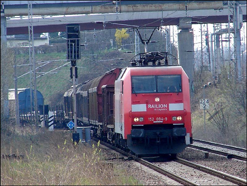 152 094-9 kommt mit TEC55707 von der Insel Rgen.  (Stralsund am 29.04.06) 