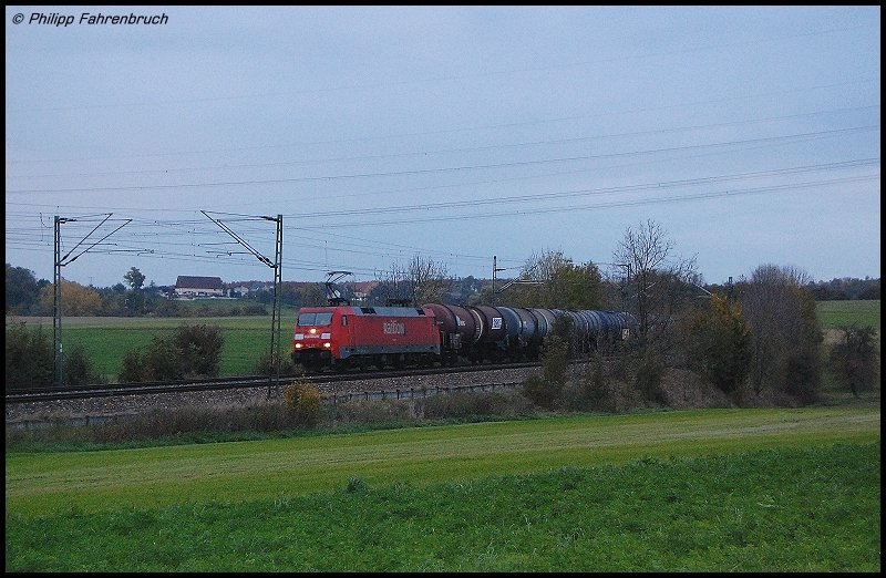 152 097-2 zieht am Abend des 17.10.07 einen Kesselwagenganzzug in Richtung Stuttgart, hier bei Aalen-Hofen aufgenommen.