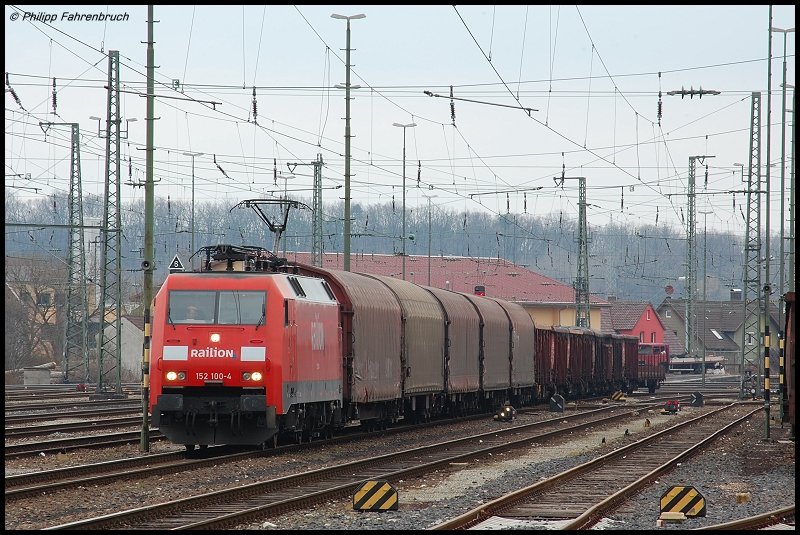 152 100-4 steht am 17.03.08 mit FZT 56080 nach Stuttgart-Hafen auf Gleis 8 des Aalener Bahnhofs.