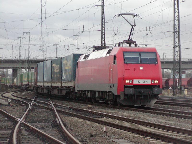 152 106-1 am 18.02.2006 in Hanau Hbf