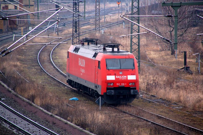 152 106 steht am 22.02.09 ebenfalls im Railion-Werk Halle(S) abgestellt.