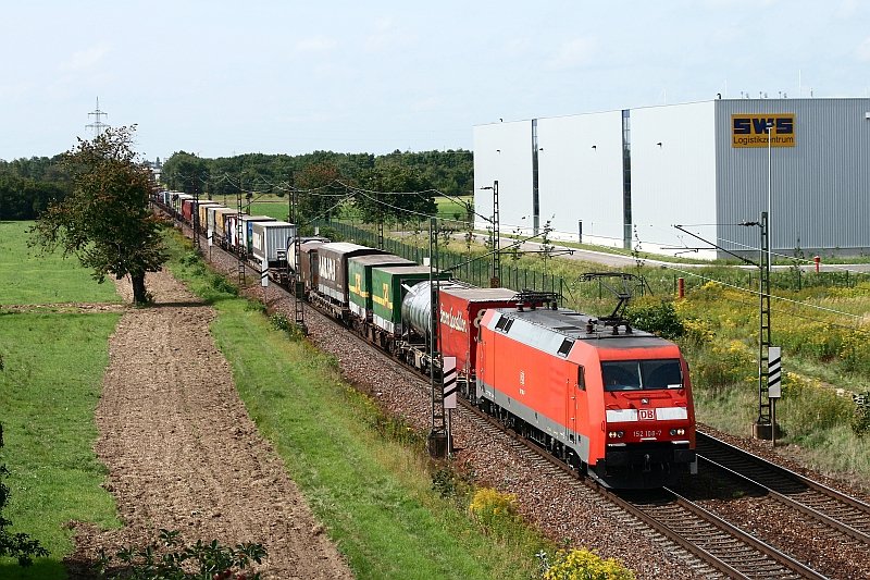 152 108 bespannt am 02. September 2008 einen KV-Zug in Richtung Norden und konnte zwischen Muggensturm und Malsch an der KBS 702 fotografisch festgehalten werden.